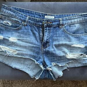 Billabong shorty shorts, Light wash blue denim shorts #denimshorts.